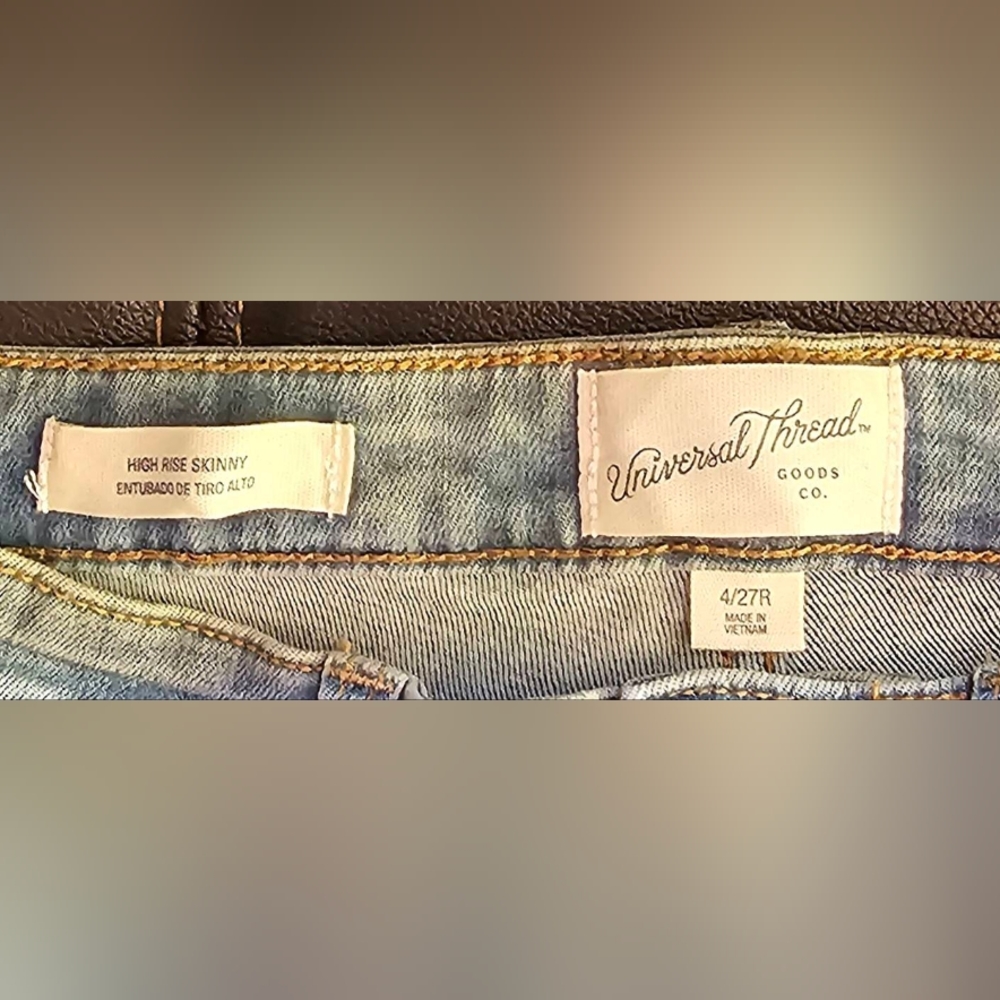 Buttoned Up Jeans - Picture 3 of 4